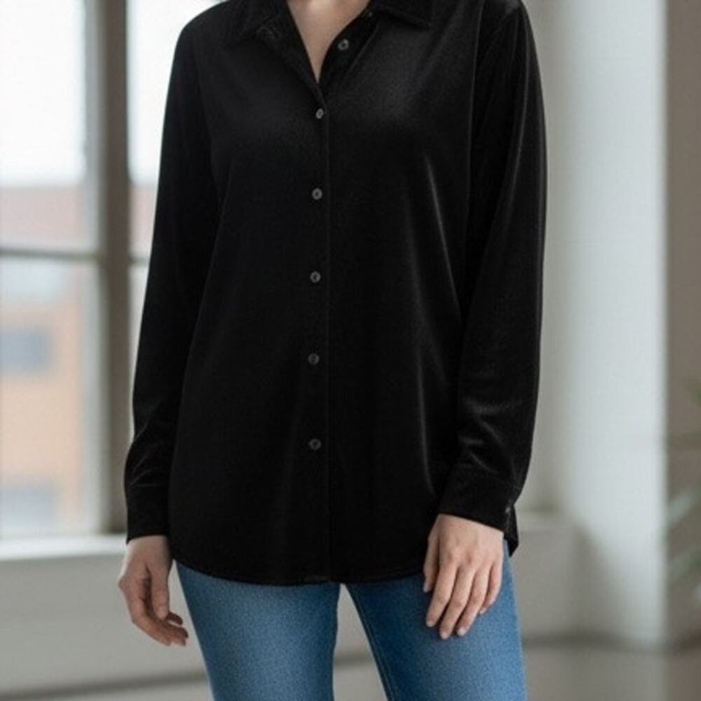 L.L. Bean Women's Large Black Velvet Button Up Long Sleeve Shirt
